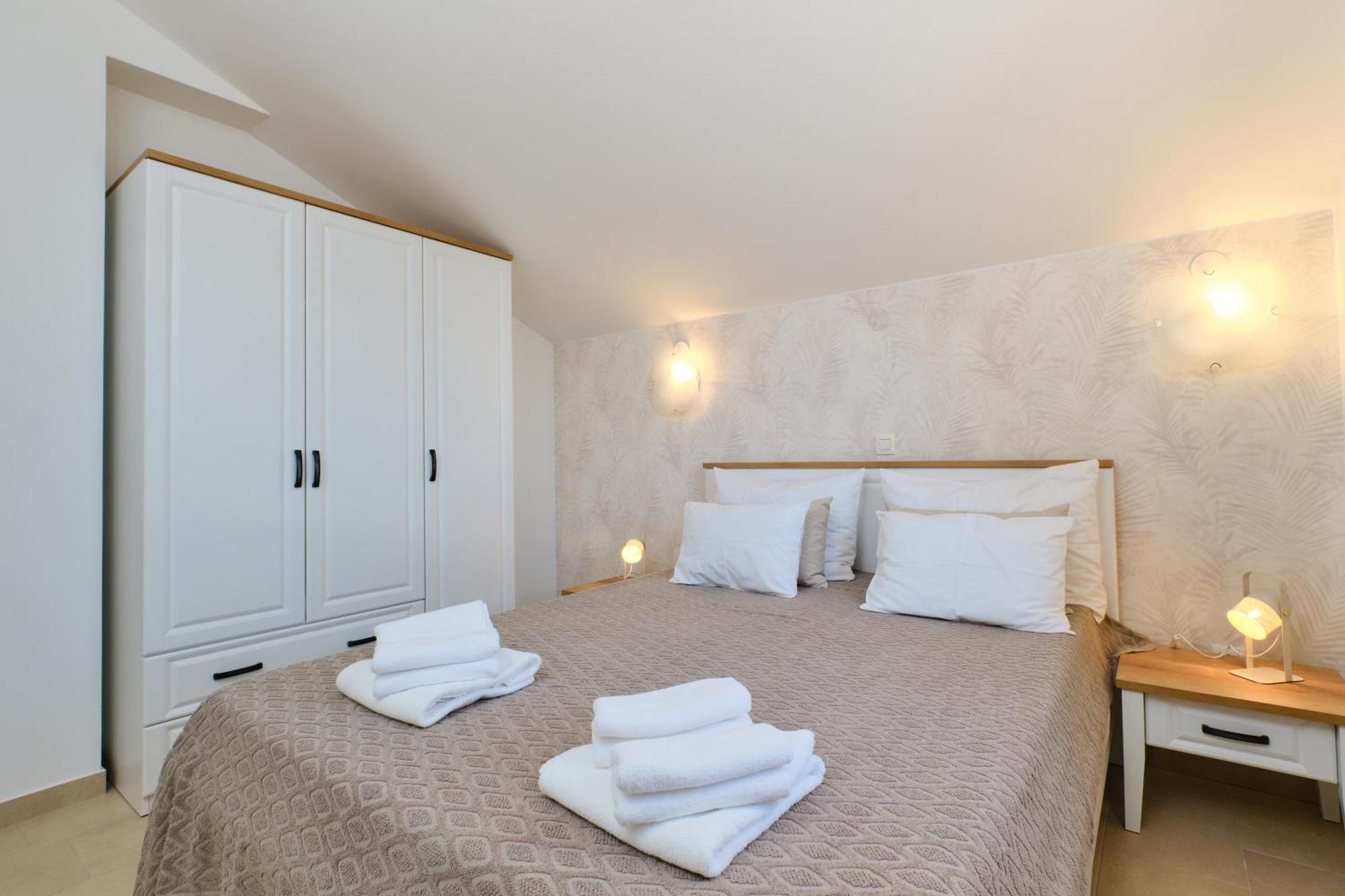 Apartments Divna Mali Lošinj Buitenkant foto