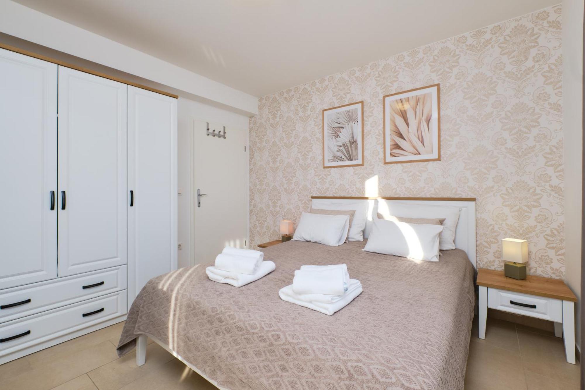 Apartments Divna Mali Lošinj Buitenkant foto